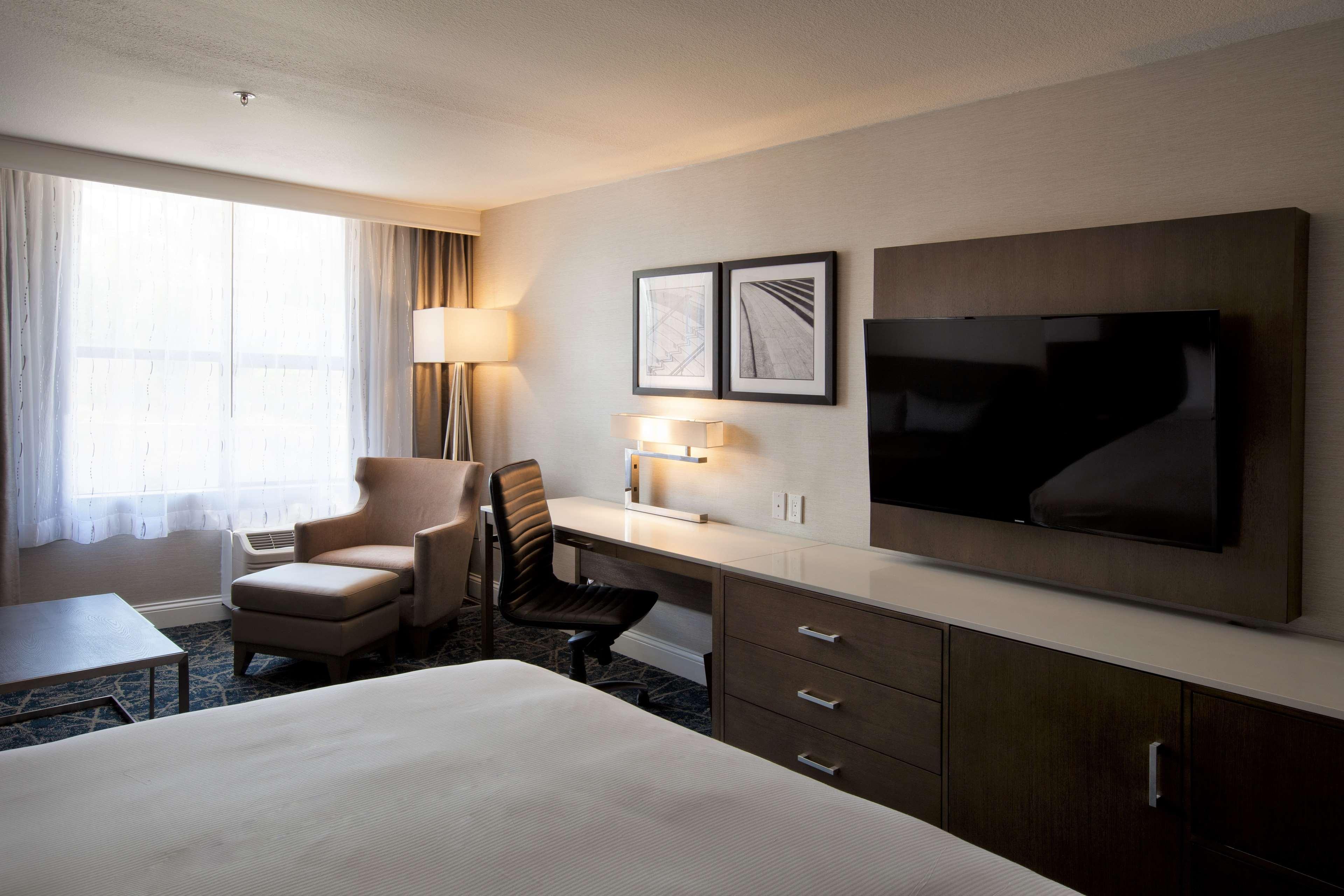 Hotel Doubletree By Hilton Pomona Exteriér fotografie