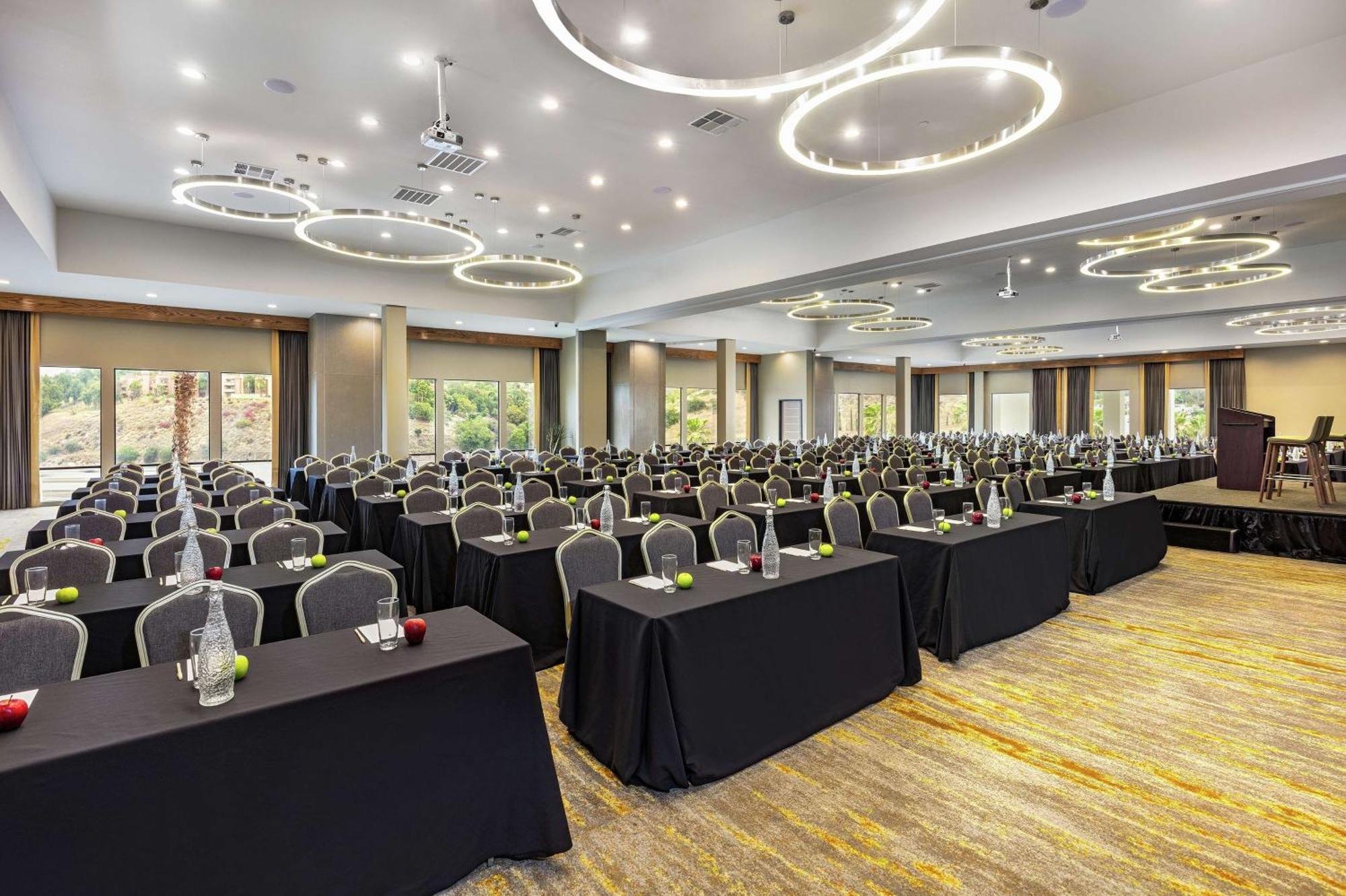 Hotel Doubletree By Hilton Pomona Exteriér fotografie