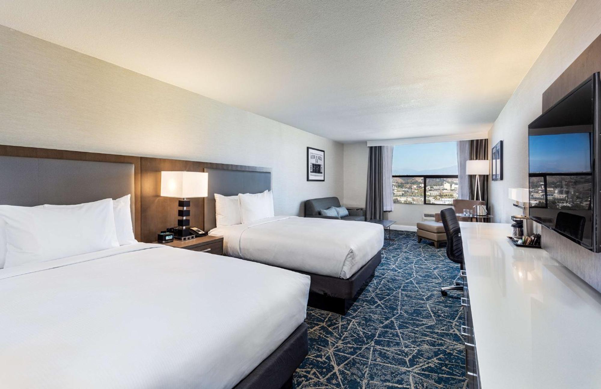 Hotel Doubletree By Hilton Pomona Exteriér fotografie