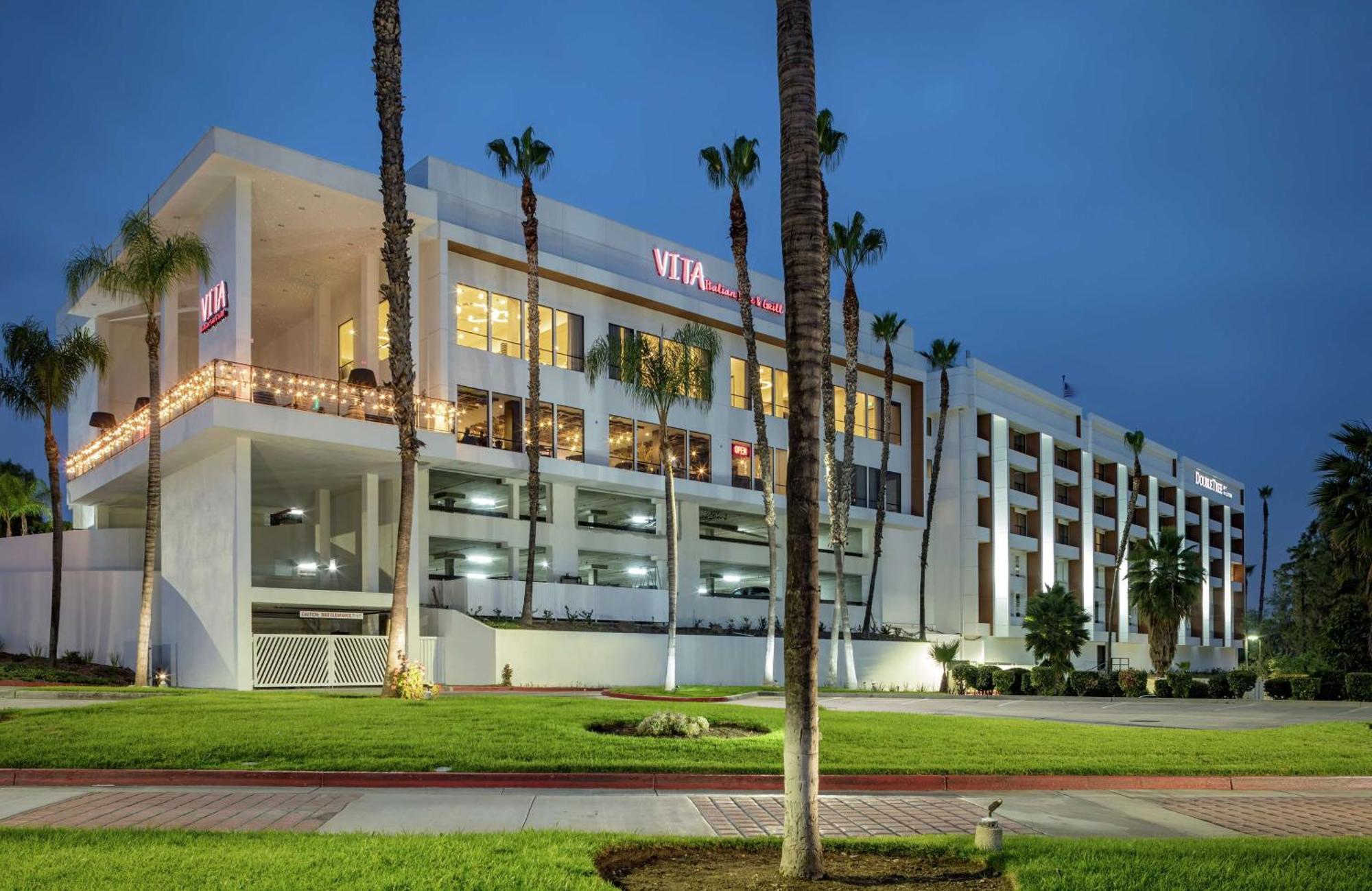 Hotel Doubletree By Hilton Pomona Exteriér fotografie