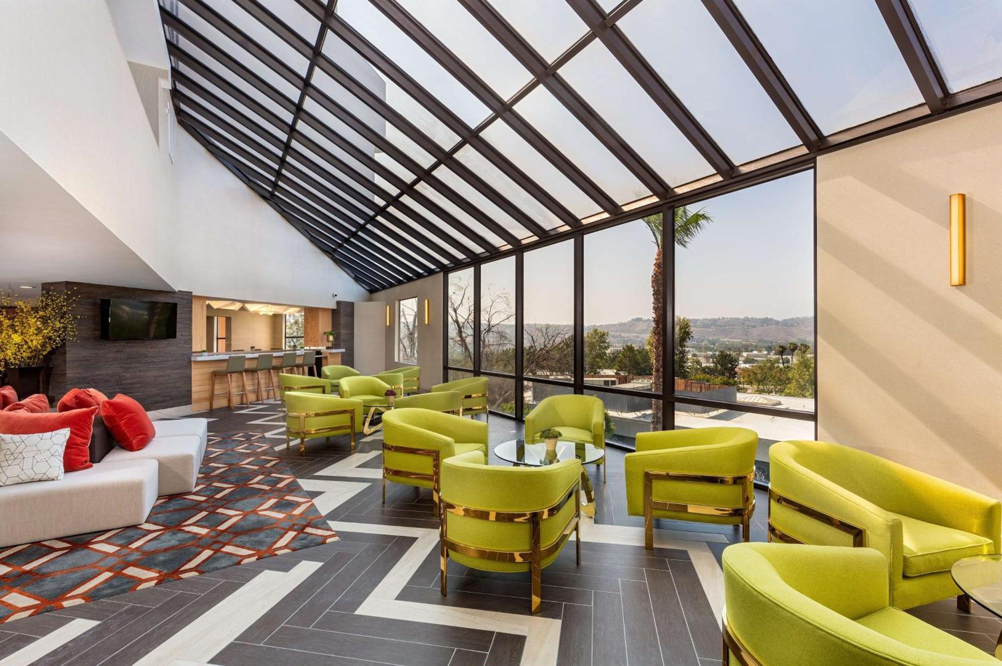 Hotel Doubletree By Hilton Pomona Exteriér fotografie
