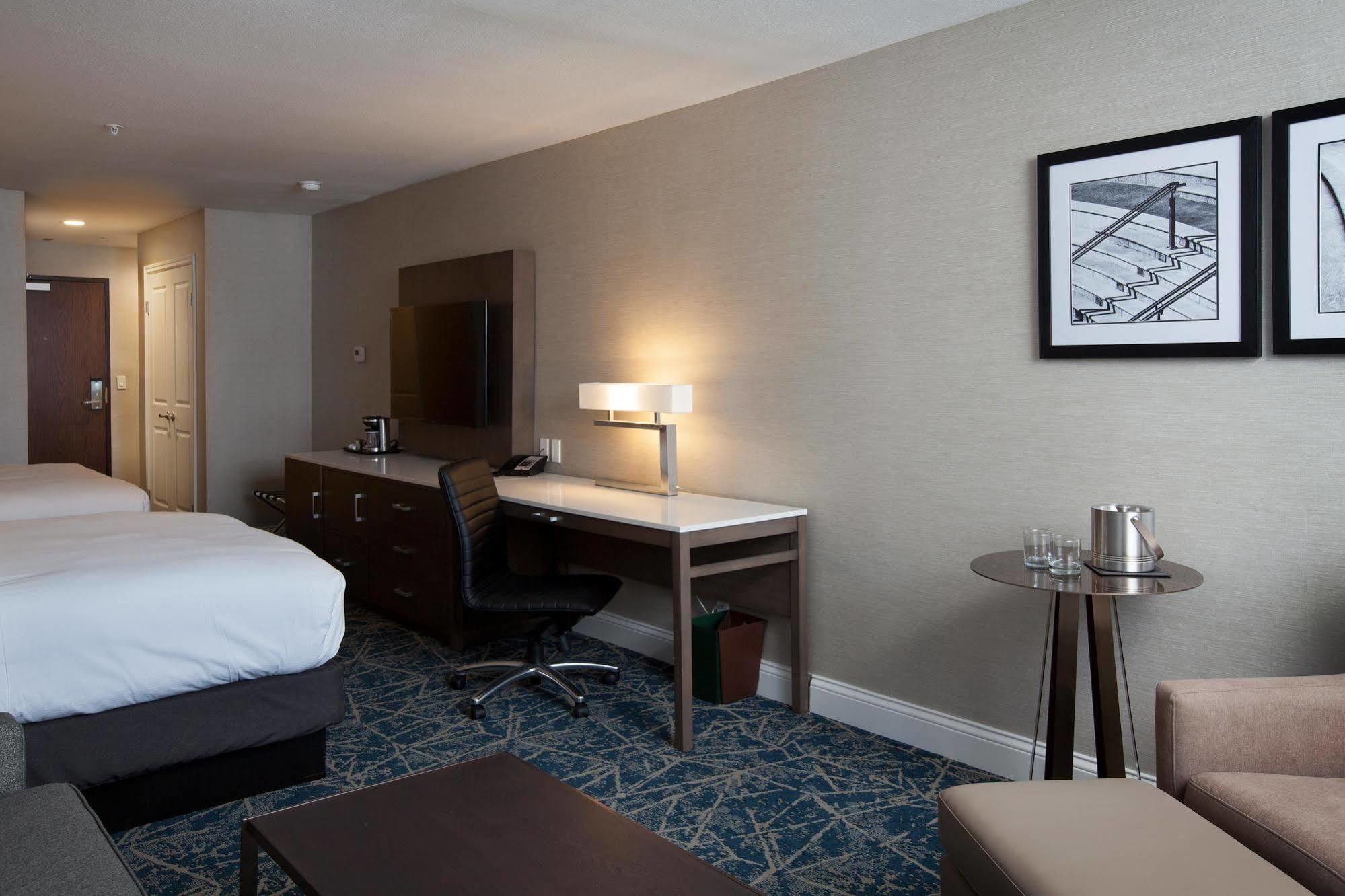 Hotel Doubletree By Hilton Pomona Exteriér fotografie